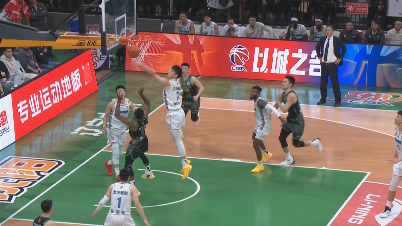 曾凡博釘板血帽弗格上籃 本場個人第6個蓋帽！