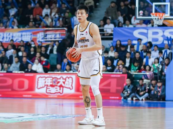 屋漏偏逢連夜雨！張鎮(zhèn)麟7中1僅得2分2板4助 末節(jié)受傷離場